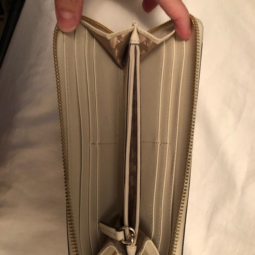 Off white wallet